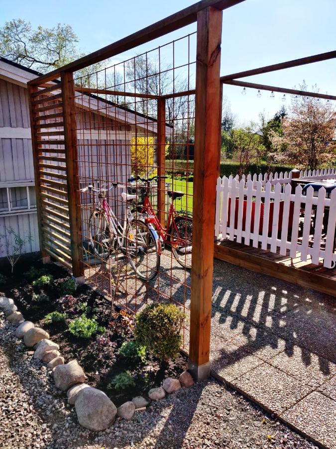 Lillstugan - Centralt Och Havsnaera I Lugnt Villomrade Falkenberg Exterior foto