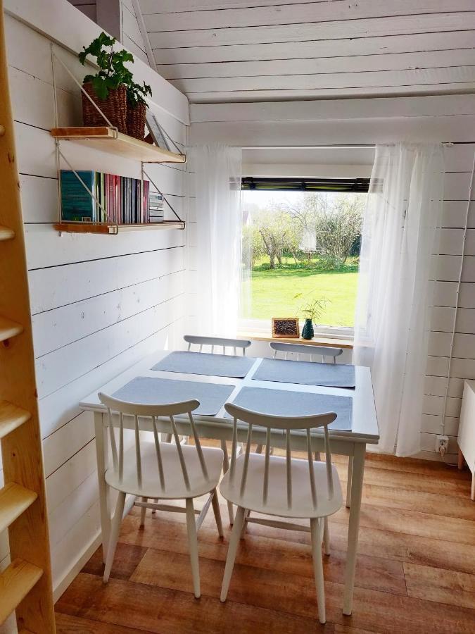 Lillstugan - Centralt Och Havsnaera I Lugnt Villomrade Falkenberg Exterior foto