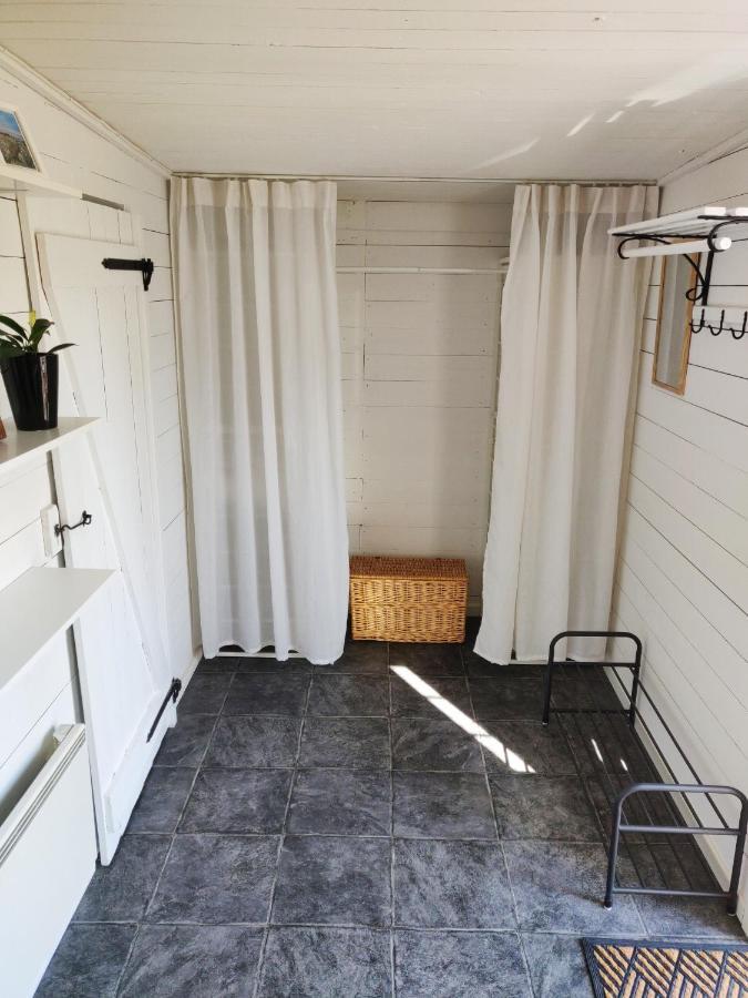 Lillstugan - Centralt Och Havsnaera I Lugnt Villomrade Falkenberg Exterior foto