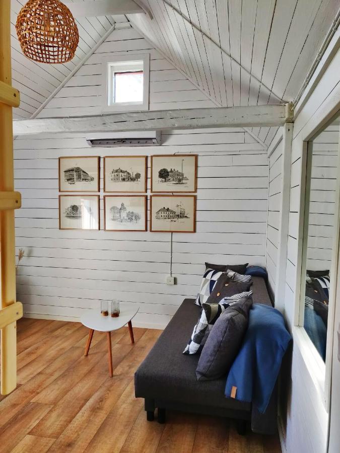 Lillstugan - Centralt Och Havsnaera I Lugnt Villomrade Falkenberg Exterior foto