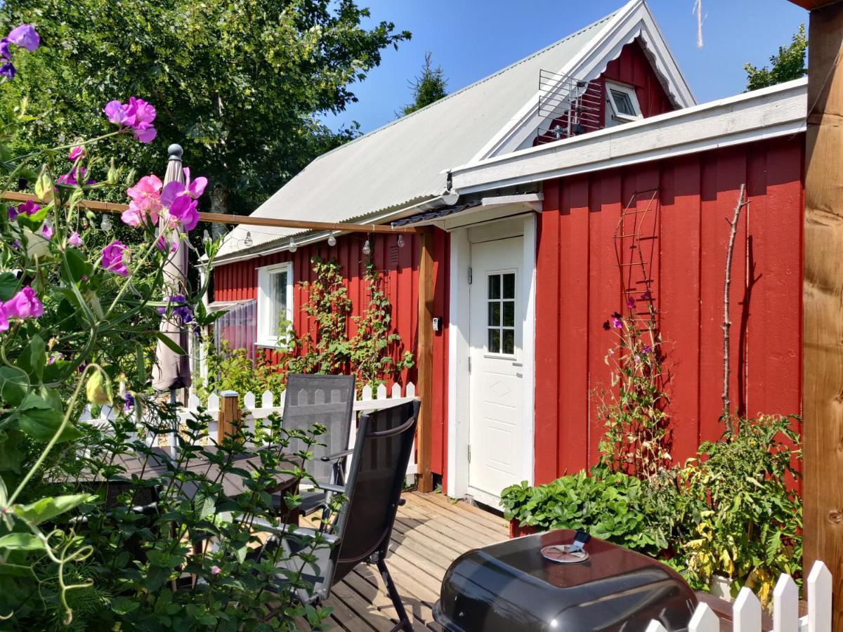 Lillstugan - Centralt Och Havsnaera I Lugnt Villomrade Falkenberg Exterior foto